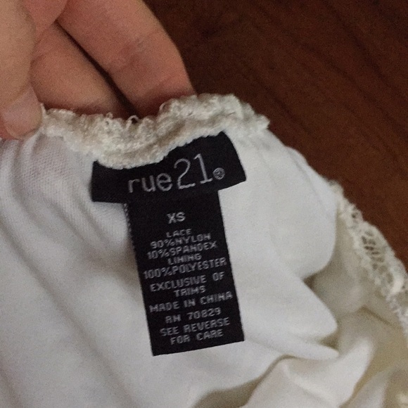 Off the shoulders white, lace dress - Picture 6 of 6